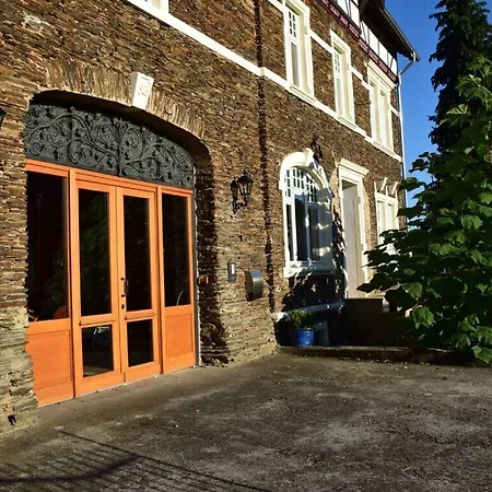 Goose In The Monument Maring-Noviand