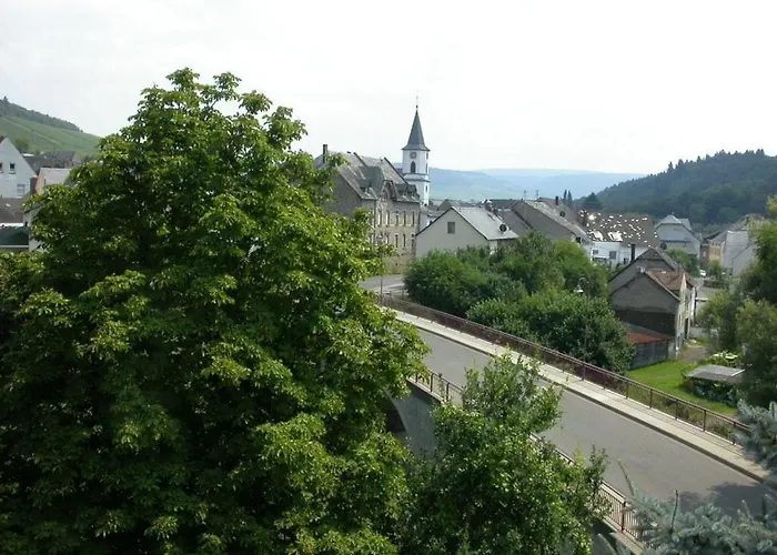 Goose In The Monument