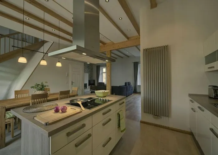 Goose In The Monument * Maring-Noviand