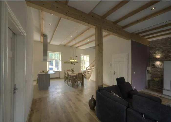 Goose In The Monument Apartment