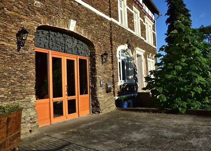 Goose In The Monument Maring-Noviand